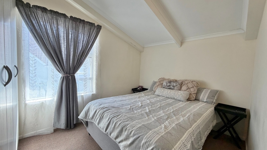 2 Bedroom Property for Sale in Gordons Bay Central Western Cape